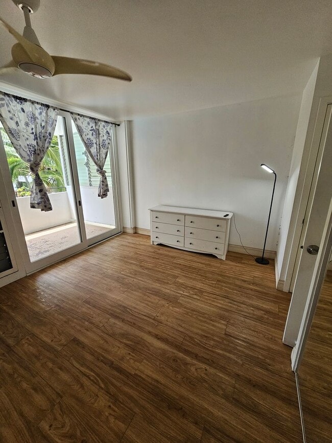 Building Photo - Fully Furnished. Updated. Waikiki (No parking)