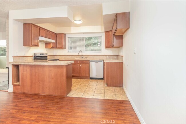 Building Photo - 329 Orizaba Ave