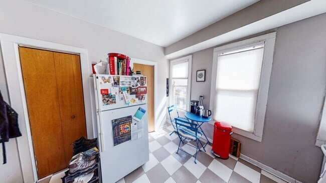 Building Photo - Sprawling 2BR in Queen Anne Victorian | Enormous Living Room | Walk-In Closets | East Rock