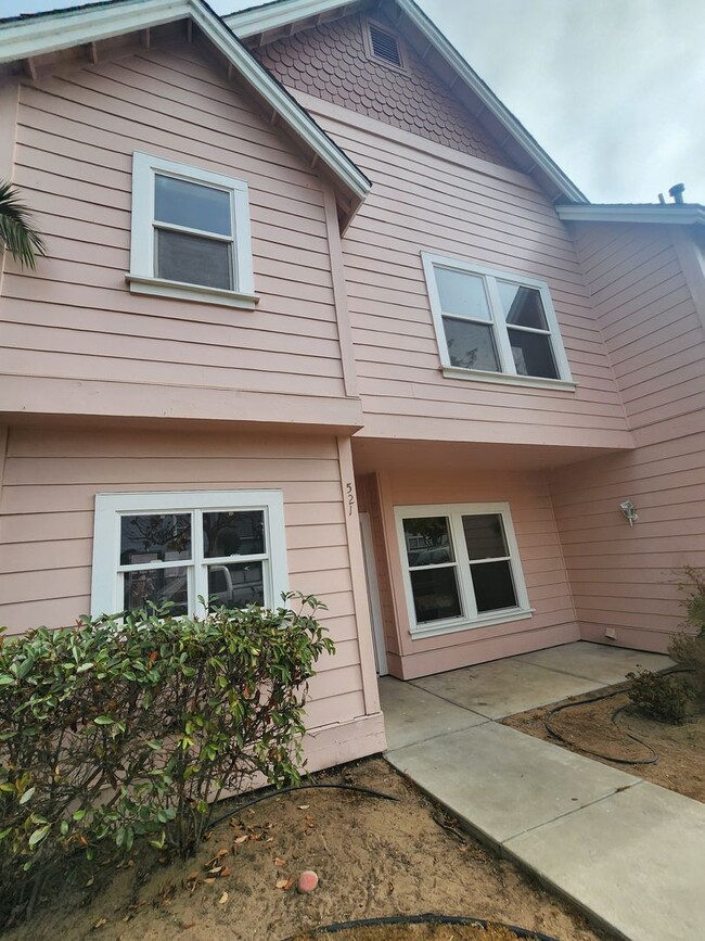 Building Photo - Darling 4 bed, 2 bath Townhouse in Nipomo