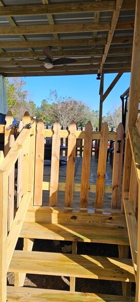 Building Photo - 206 New Iris Ln