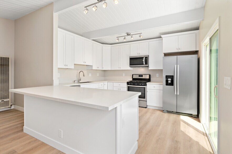 Building Photo - 4020 Fond du Lac Ave