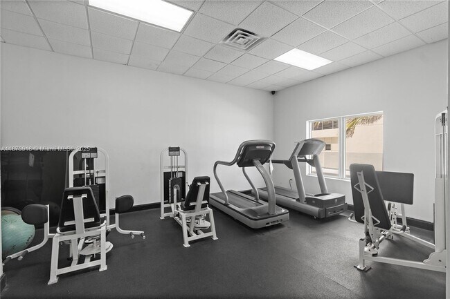 Building Photo - 3725 S Ocean Dr
