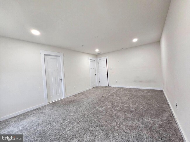 Building Photo - 414 Waverley Dr