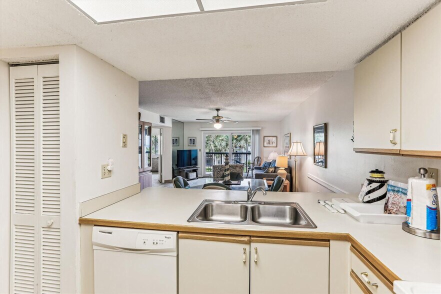 Building Photo - 4250 A1A S