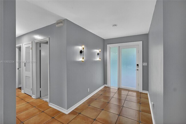 Building Photo - 6767 SW 154th St