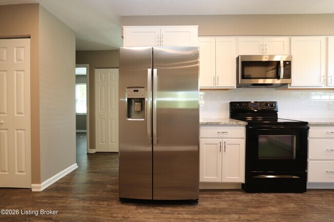 Building Photo - 6810 Village Green Blvd