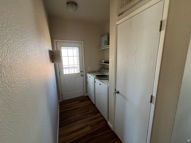 Building Photo - Paradise 2 bedroom 2 bath home on land. Ru...