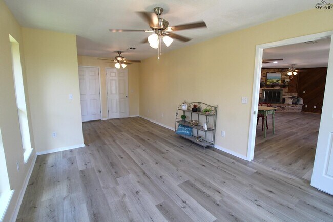 Building Photo - 1218 Christine Rd