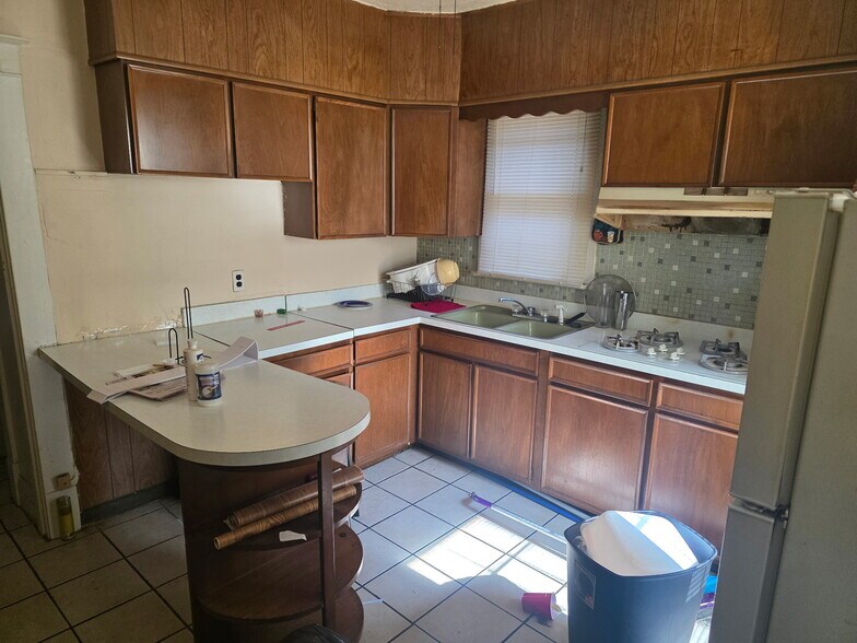 Building Photo - 4784 Highland Ave