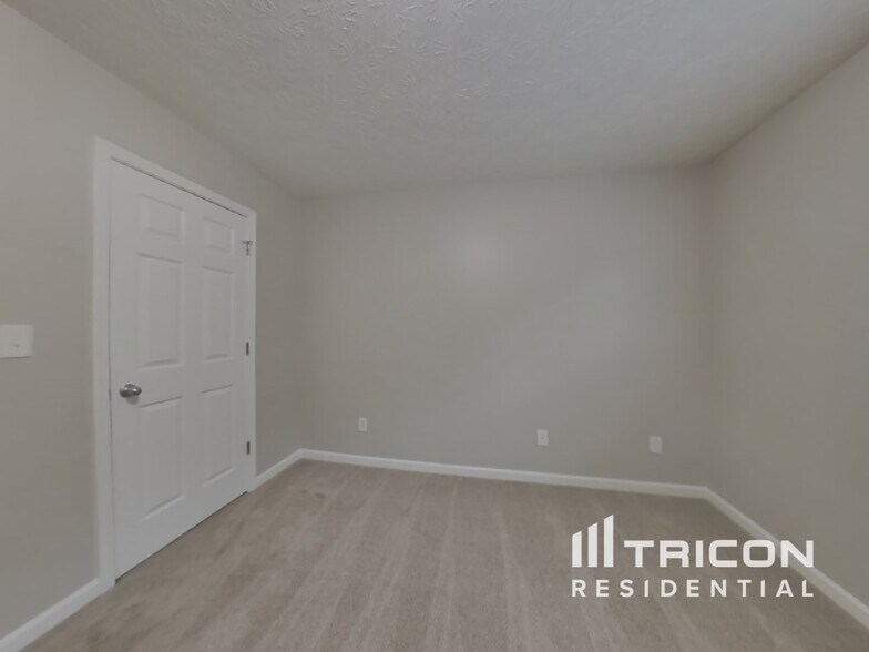 Building Photo - 828 Redan Way