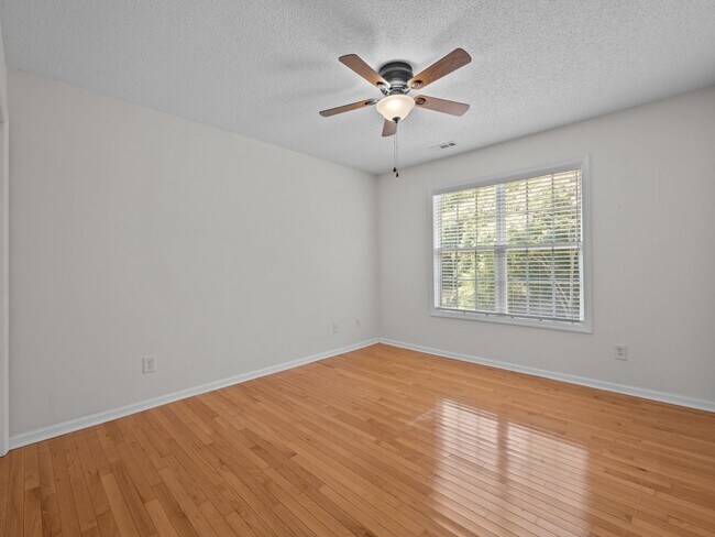 Building Photo - 305 Appaloosa Ct
