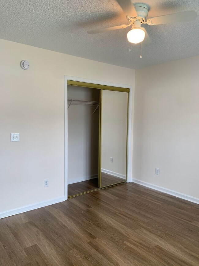 Building Photo - 2 Bedroom, 2 Bath Condo in Holton Place - ...