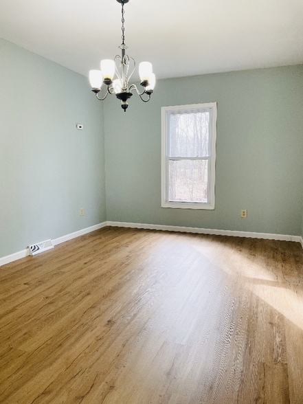 Building Photo - 14 Southbury Rd