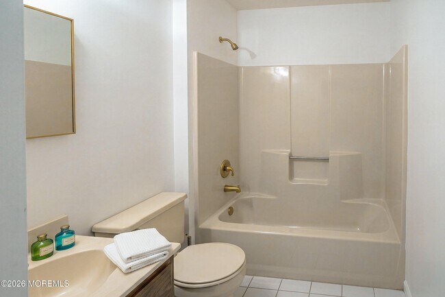 Building Photo - 1 Broadmoor Dr