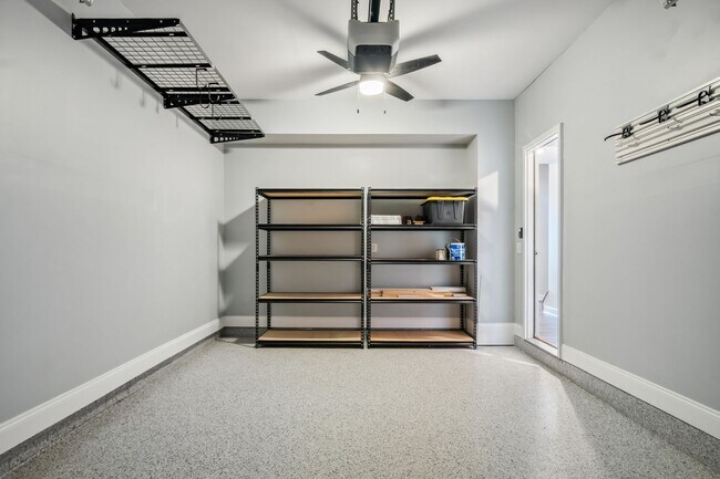 Building Photo - 3 bed/ 3 1/2 bath.  Dog Friendly.