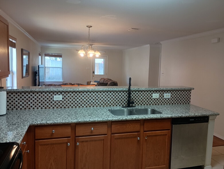 Building Photo - Room in Single Family Home on Ceremony Cove