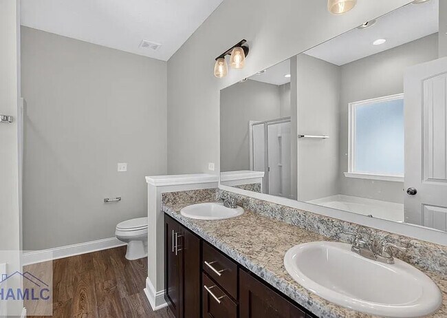 Building Photo - 589 Meloney Dr