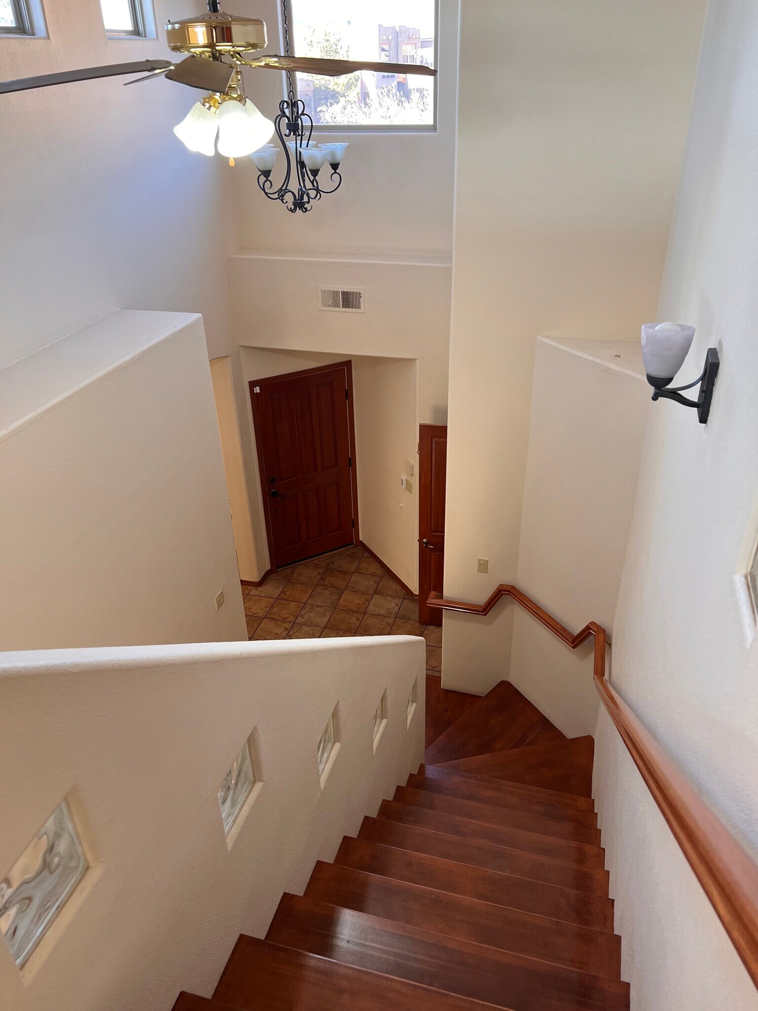 Building Photo - 13200 Bighorn Rd NE