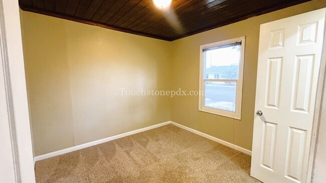 Building Photo - Cozy Urban Living: 2BD/1BA in Brentwood-Da...
