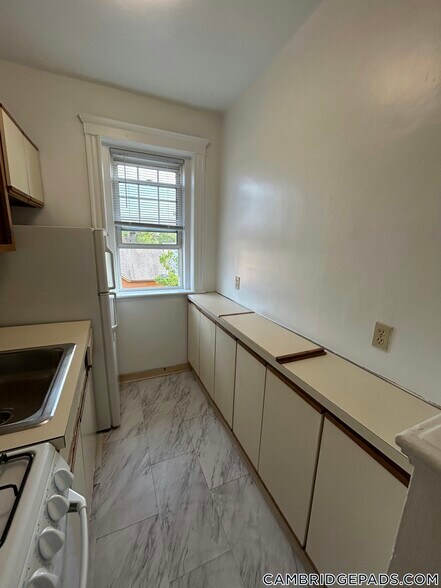 Primary Photo - 21 Wendell St