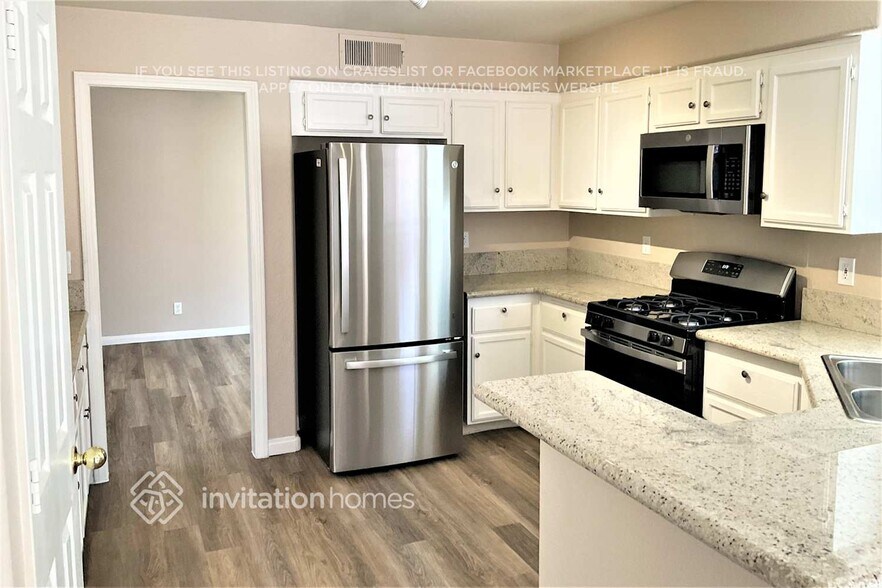 Building Photo - 3301 Hyannis Cir