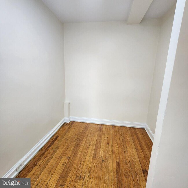 Building Photo - 400 W Hortter St