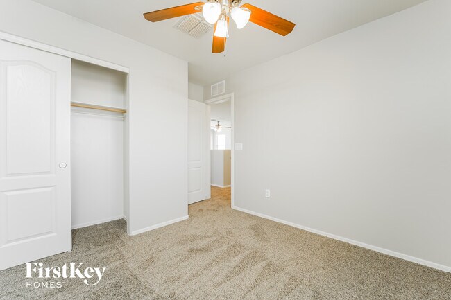 Building Photo - 12956 N Steamboat Dr