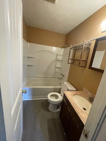 Building Photo - 3 bedroom 1 bath apartment in duplex.