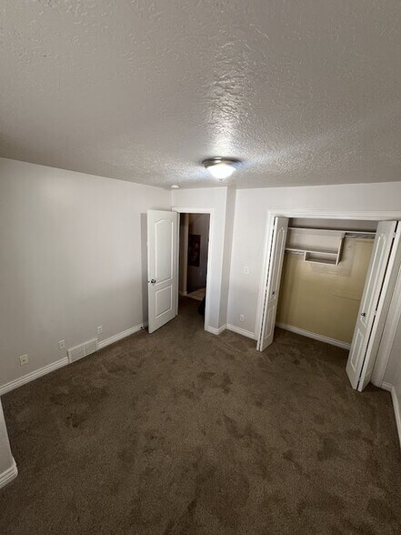 Building Photo - 15 2200 S