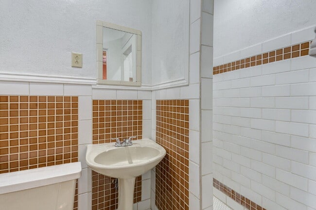 Building Photo - 2305 18th St