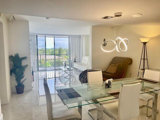 Building Photo - 5600 N Flagler Dr