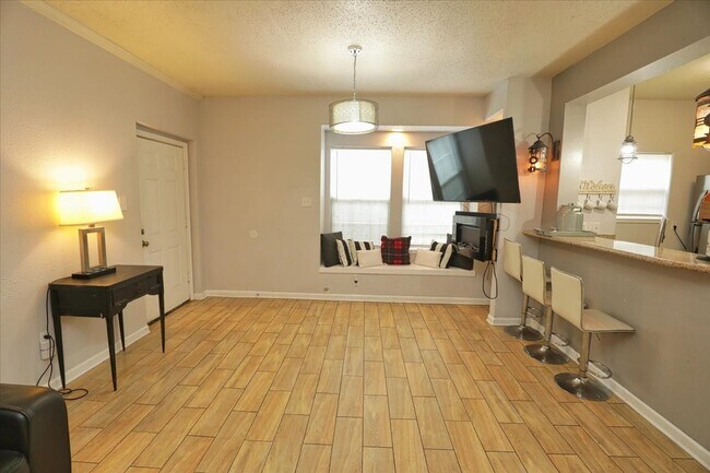 Building Photo - 13117 Vickery St