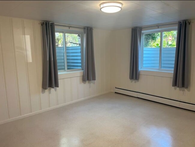 Building Photo - 1020 W Story St