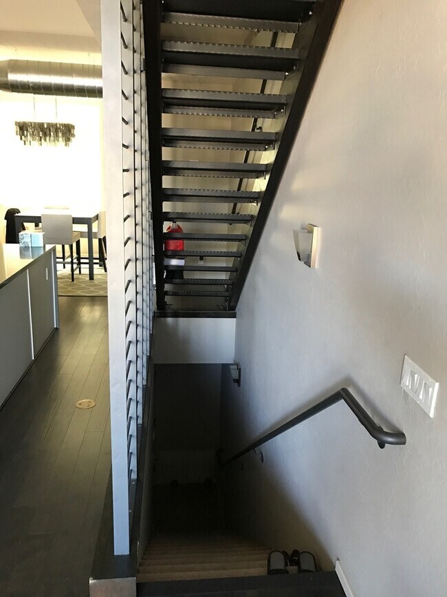 Building Photo - Beautiful Property with Contemporary Flair