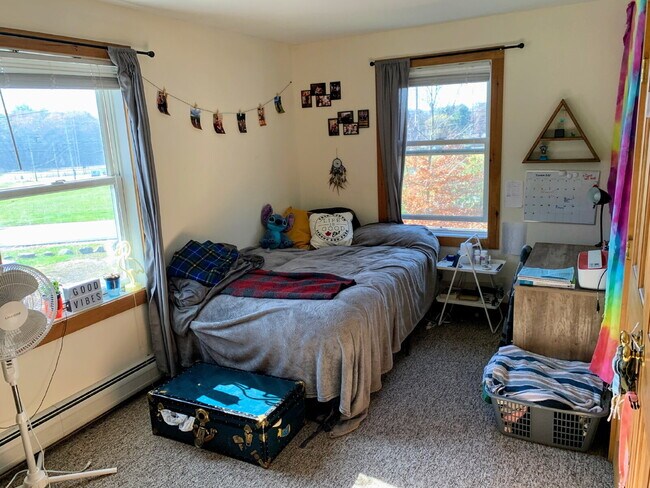 Building Photo - 275 Mast Rd