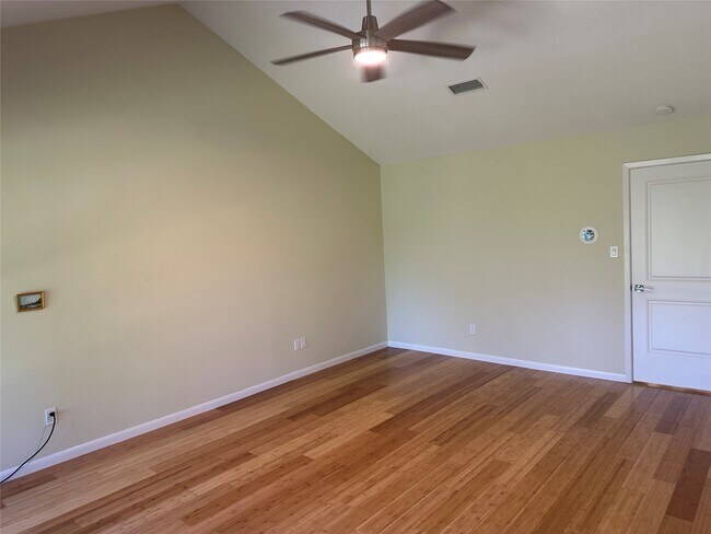 Building Photo - 9400 Doliver Dr