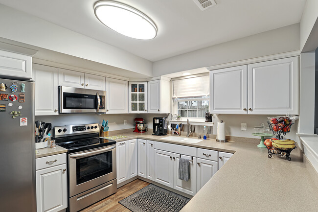 Building Photo - 65 Stoney Dr