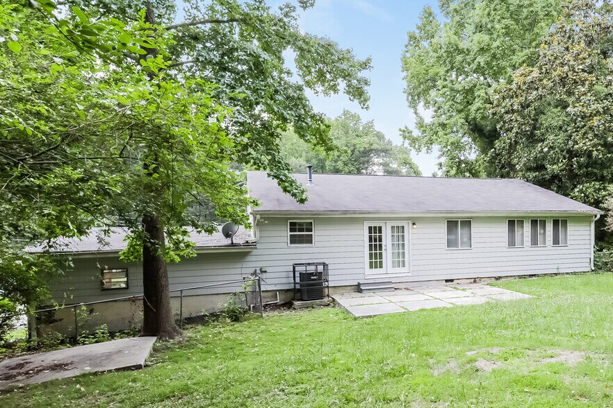 Building Photo - 2810 Swansea Ct