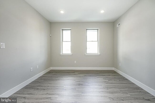 Building Photo - 300 W Jefferson St