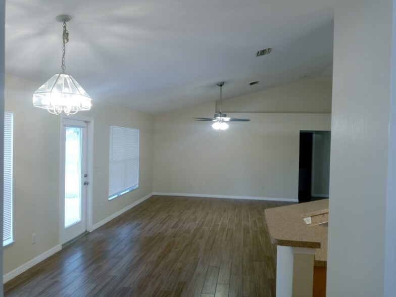 Building Photo - 2301 SW 25th St