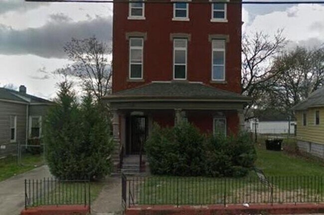 Building Photo - 2130 Portland Ave