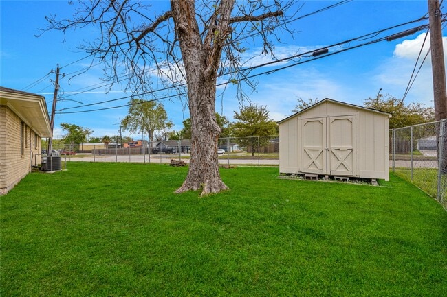 Building Photo - 70 Annette Ln