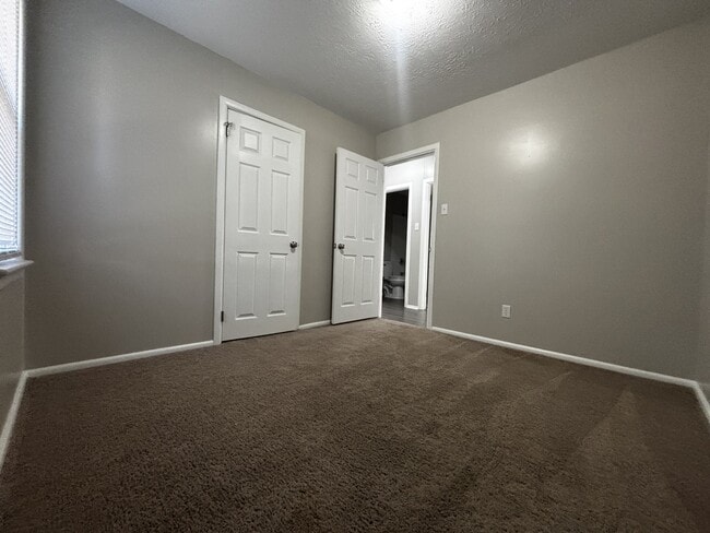 Building Photo - 516 Olivia Ln