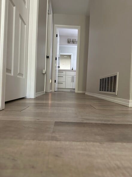 Upstairs hallway - 16205 SW Cameron Ct