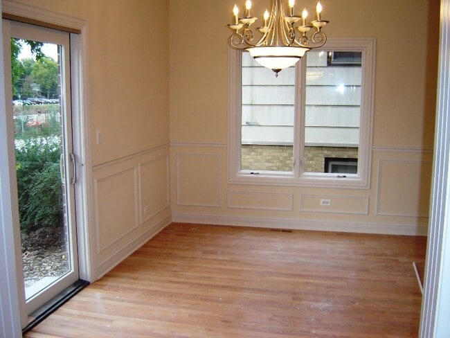Building Photo - 217 W Quincy St