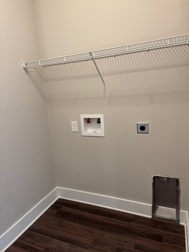 Building Photo - 4024 Ashley Dr