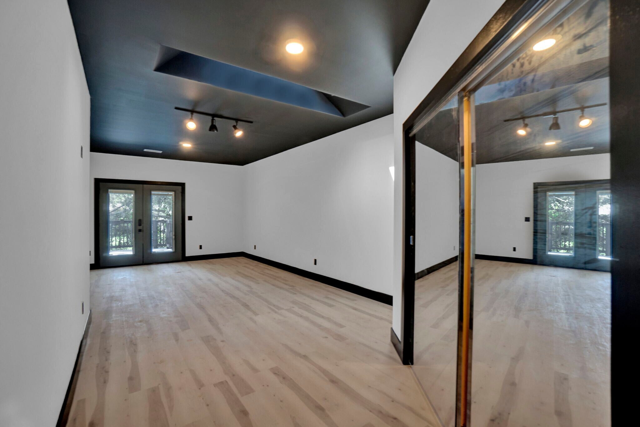 Building Photo - Room in House on Pursley St