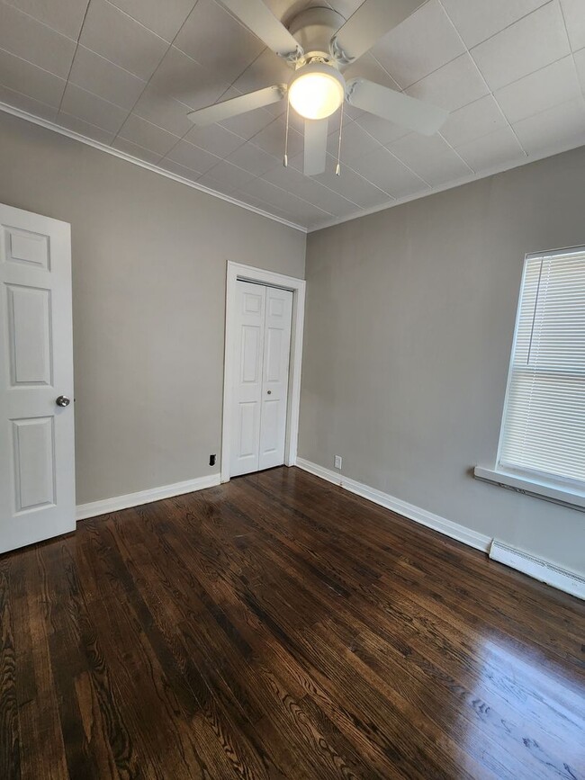 Building Photo - Rent $1400 deposit $1450 no pets, open to ...