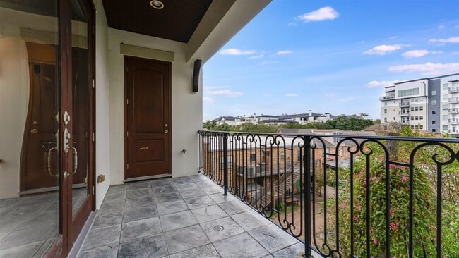 Building Photo - 1700 Sunset Blvd